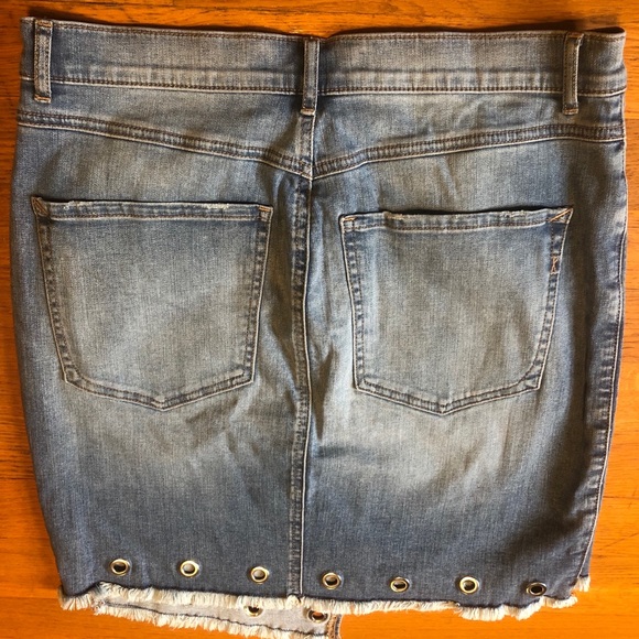 Mid Length Denim Skirt Size 10 NEVER WORN - Picture 2 of 4